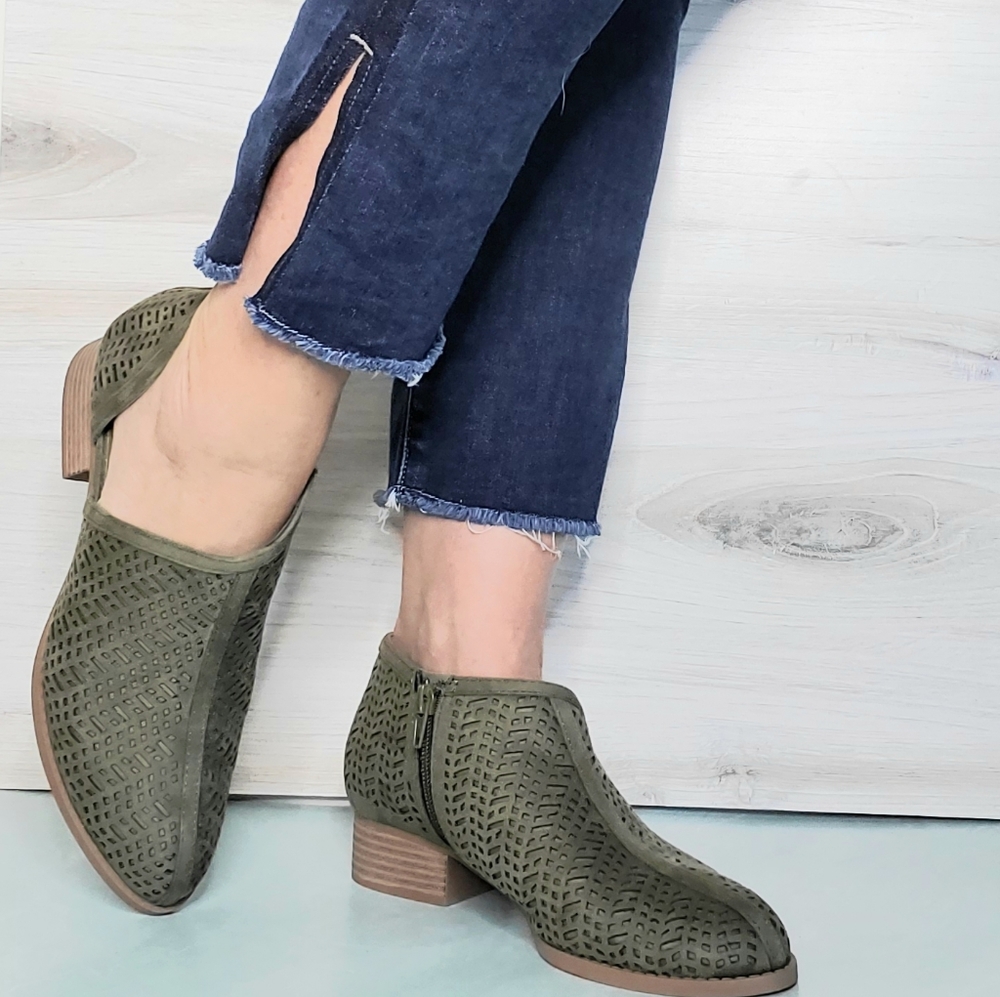 New! Short Heel Ankle Cutout Zip Booties - Picture 2 of 8